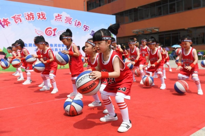 扛起球队！字母哥半场10中8，得到19分8篮板3助攻